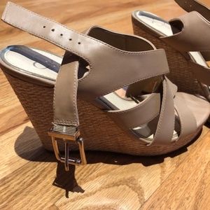 Jessica Simpson Nude Wedges Worn 1x! (8.5)